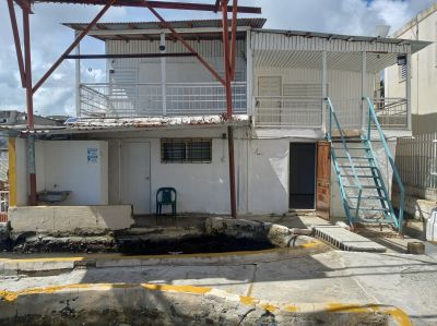 South view, 2nd structure ( Vista Sur, estructura#2)
Two floors, 1rst floor 2 apt 1/1, 2nd floor 1 apt 1/1 and one storage room, all 3 with independent electrical meters. ( 2 pisos, 1er piso 2 apt 1 cto/1baño,2ndo piso 1/1 y un cuarto de almacenar) 
