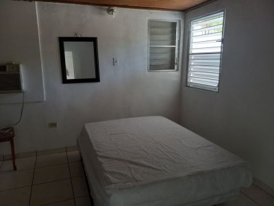 Bedroom (Dormitorio).2
A/C Window ( A/C ventana)
