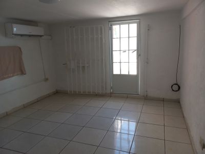 Bedroom(Dormitorio).5
Note: A/C inverter console is there, but external compressor box was discarded. ( Nota: Consola A/C inverter está presente, pero la unidad externa del compresor fué removida)
